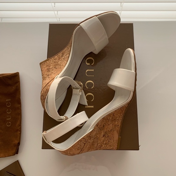 GUCCI VERNICE PATENT WHITE WEDGE HEELS IN WMN 7.5 - Picture 5 of 8